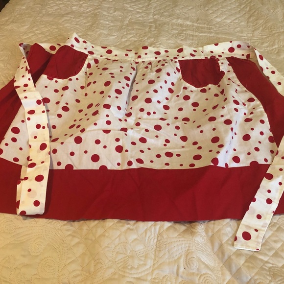 VINTAGE REVERSIBLE HALF APRON WITH POCKETS EACH SIDE RED POLKA dots 1950’s - Picture 2 of 7